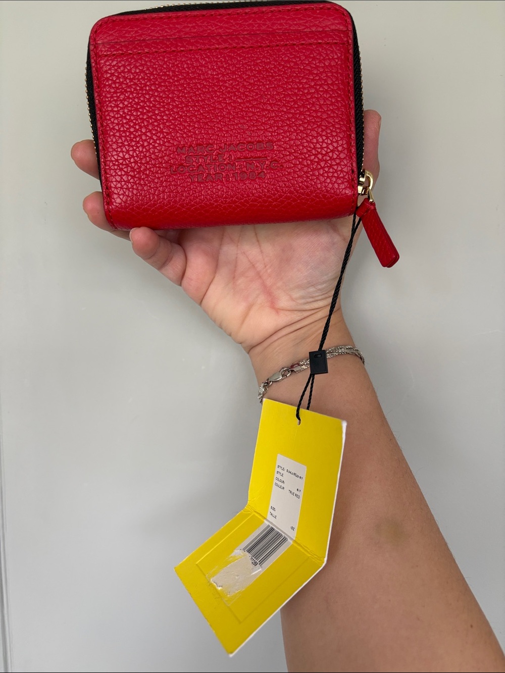 **NWT MARC JACOBS Red Pebbled Leather Zip Wallet – Gold Hardware ❤️**